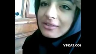 Beurette marocaine voilée finie dans une sextape